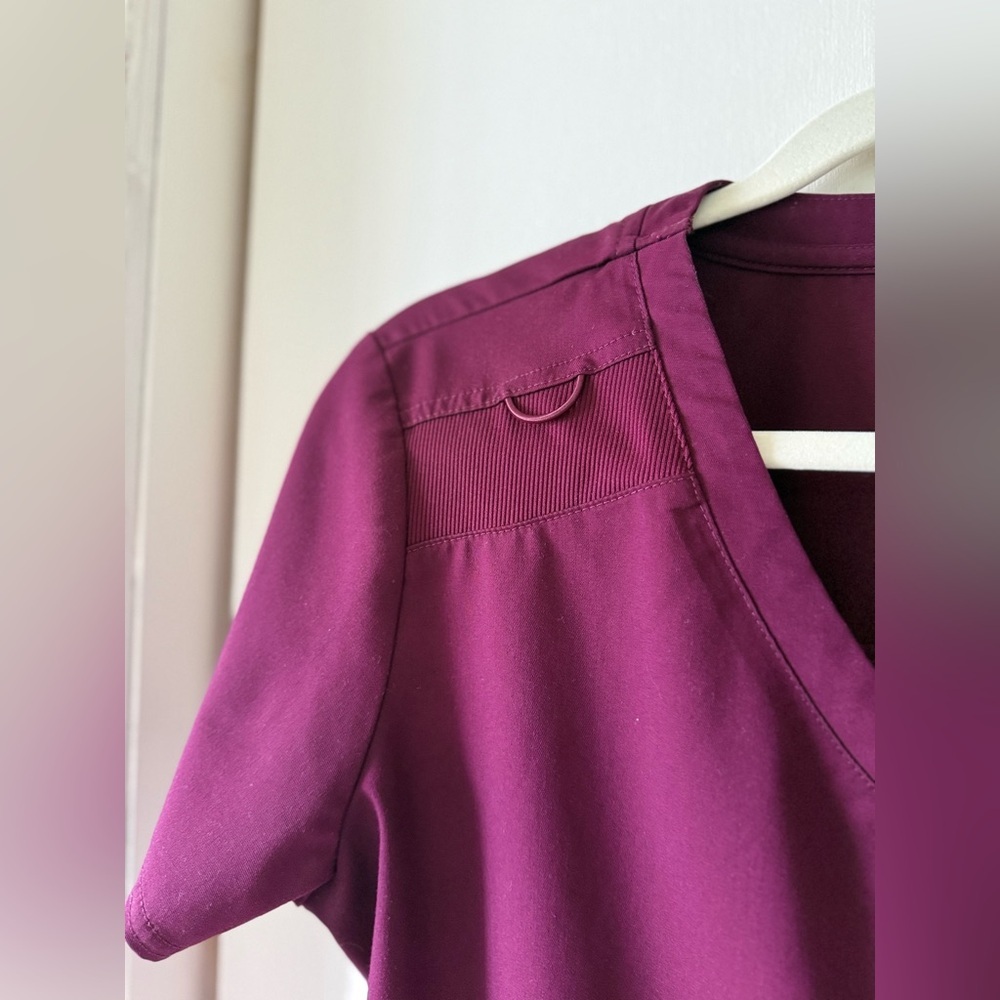 Med Couture Touch 1-Pocket STRETCH Tuck In V-Neck Scrub Top in Wine Burgundy - Picture 9 of 10